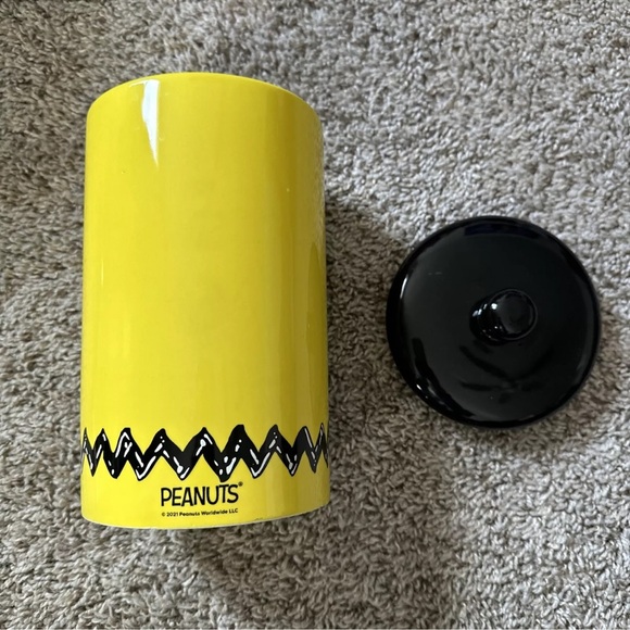 SNOOPY PEANUTS CHARLIE BROWN CERAMIC Treat JAR Treat Canister 2021 Yellow Black - Picture 8 of 8